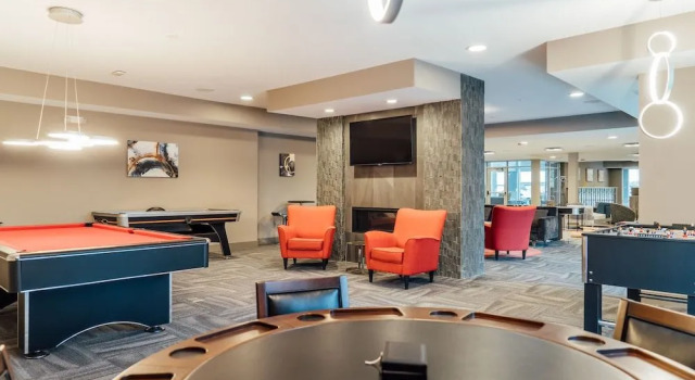 Bright Stylish 2BR Apt in Oak Brook, Rezerwuj Hotel Oak Brook 
