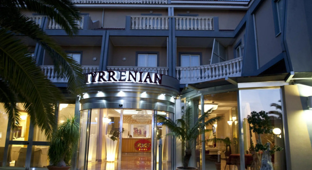 Tyrrenian Park Hotel, Varaa Hotelli Amantea Calabria