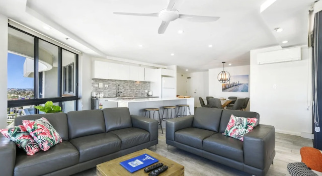 Апартаменты Deluxe Victoria Square Apartments