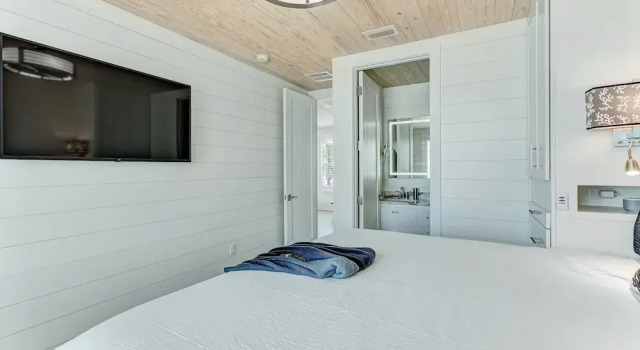 Коттедж 226 South Fletcher Ave 6 Bedroom Home by RedAwning