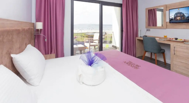 Двухместный номер Standard с видом на бассейн Sunsan Hotel