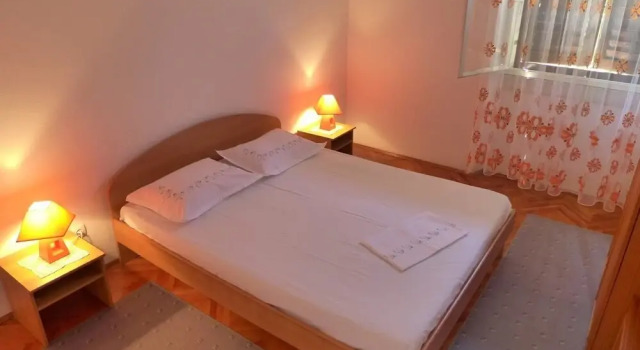 Mari - 30 m From sea - A1, Varaa Hotelli Hotellit Split-Dalmatia pysäköinnillä, Pysäköinti
