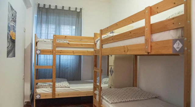 Кровать в общем номере (женский номер) Lisbon Top Hostel