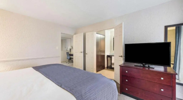 Люкс Deluxe The Blu Hotel Blue Ash Cincinnati, an Ascend Collection Hotel