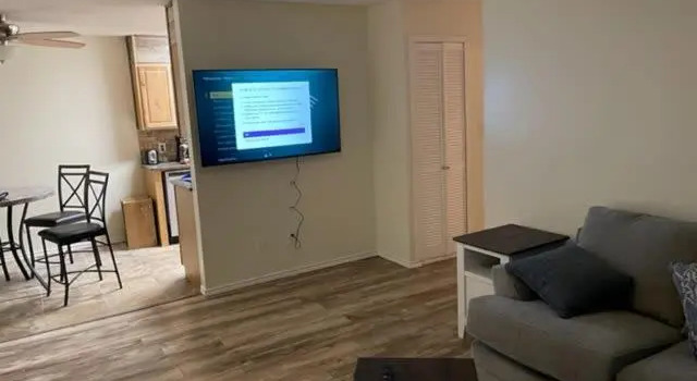 Comfortable downstairs 2 bed next to Fort Sill, Foglalás Szálloda Fort Sill Oklahoma
