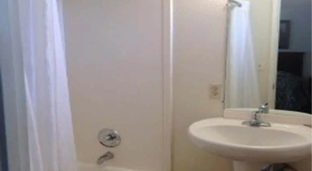 Четырёхместный номер Standard Cambridge Inn Motor Lodge