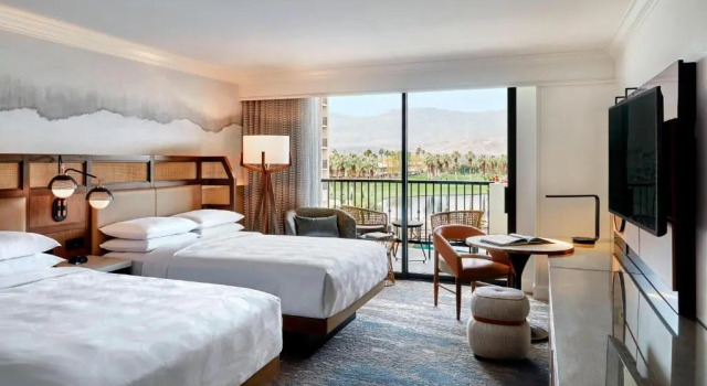 Четырёхместный номер Standard с балконом и с видом на бассейн JW Marriott Desert Springs Resort & Spa