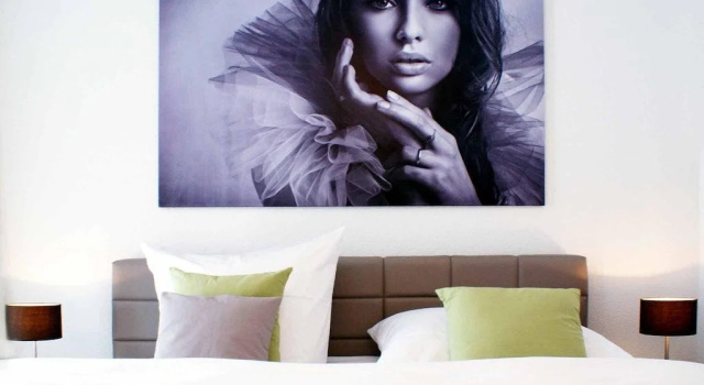 R & J Hotel