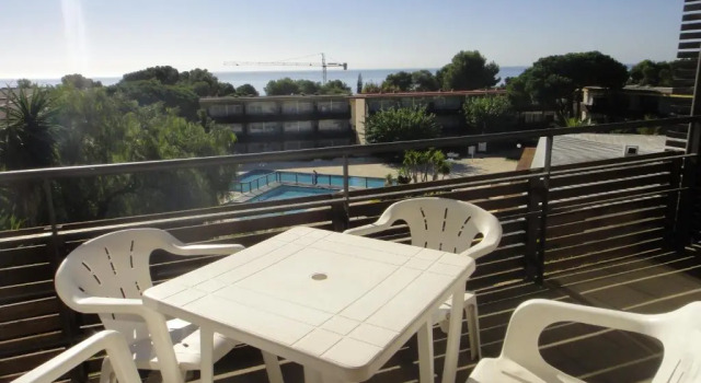 Апартаменты с балконом Aparthotel Comtat Sant Jordi