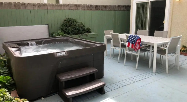 The Americana 4 bedroom with spa and bikes, seps to the beach, Забронировать Отель Хантингтон-Бич Beach Cities Orange County