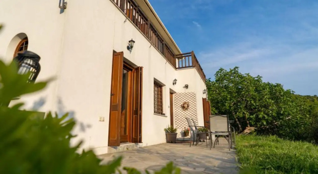 Villa Evzimthea, a wonderful house in the woods, Rezerwuj Willa Hotele w Pelion z parkingiem, Parking