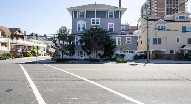 Large Patio with Ocean Views Beach Block Parking Unit 3