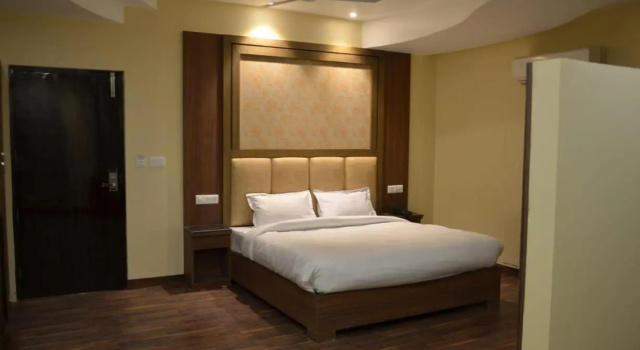 Tulip Tree Hotel, Забронировать Отель Отели Джамму и Кашмира с парковкой, Парковка