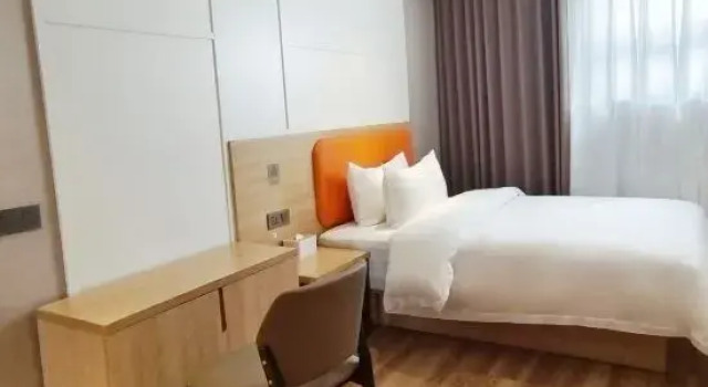 Люкс Qianyi Yicheng Hotel (Yulin Shizi Street Yuntian Palace)