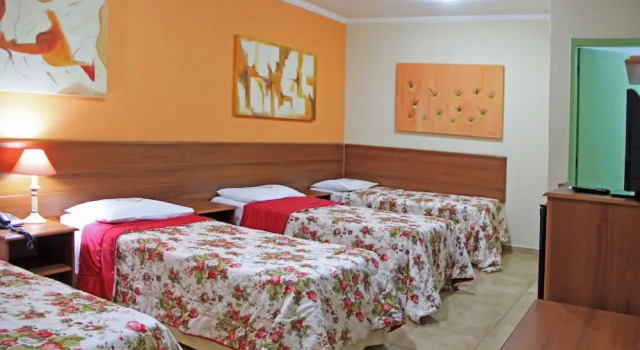 Четырёхместный номер Superior Hotel Valparaíso - Metrô Paraíso e 800m da Av Paulista