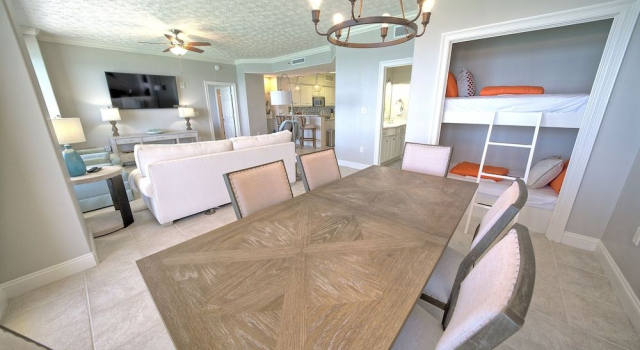 Gulf Front Condo with Beach Access and Beachside Pool - Unit 1604 by RedAwning, Забронировать Отель Панама-Сити Панхэндл Флорида, рядом с Загородный клуб "Сигнал Хилл"