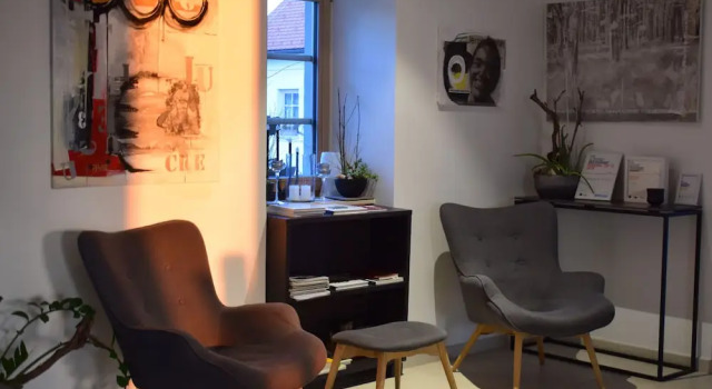 Tri lučke hotel & restaurant, Book Hotel Hoteller i Posavje med parkering, Parkering