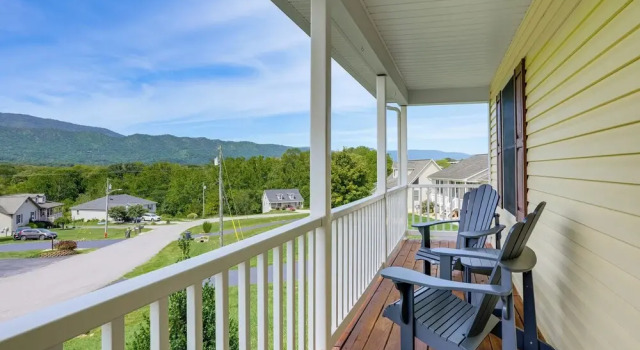 Коттедж Charming Shenandoah Retreat w/ Deck & Grill!