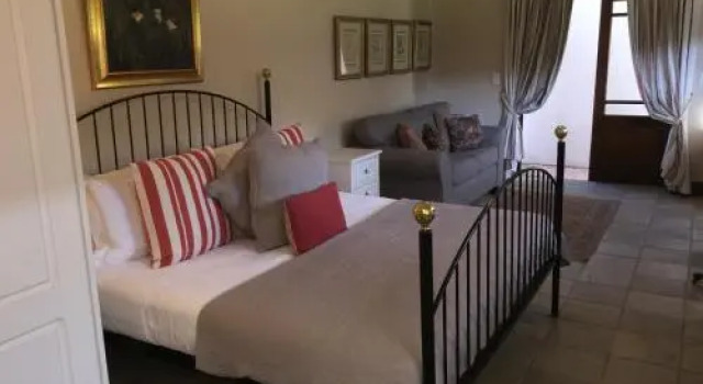 River Lodge, Забронировать Отель Отели и гостиницы Константия, рядом с Constantia Village, Отель