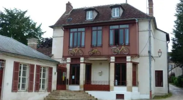 AuxR Etape La Maison du Randonneur, Забронировать Отель Осер Yonne's wine road