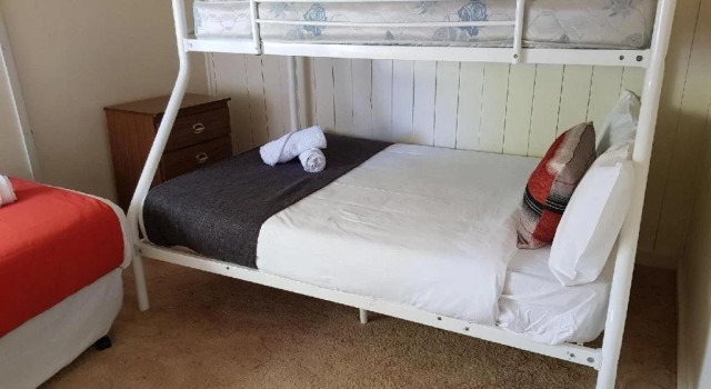 McLean Beach Holiday Park, Забронировать Отель Дениликуин Riverina, рядом с Островной заповедник