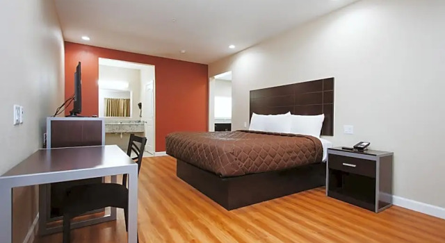 Люкс Deluxe Palace Inn 290 & Jones Rd