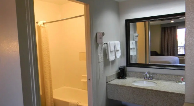 Номер Economy Days Inn by Wyndham Bainbridge