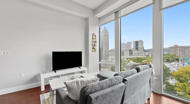 Modern 1 Bedroom Next Door to PPG Arena, Забронировать Отель Отели Питтсбурга 3 звезды, рядом с Western Pennsylvania Sports Museum, 3*