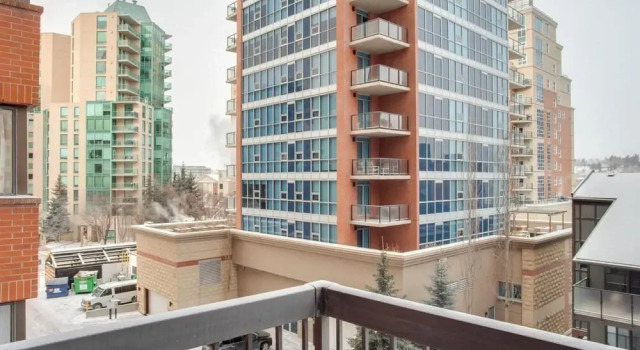 Stylish and Cozy Eau Claire 2BR With Gym Coffee