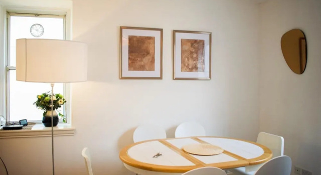 Modern 2 Bedroom Apartment in Central Edinburgh, Забронировать Апартаменты/квартира Эдинбург Midlothian, рядом с Национальный музей Шотландии