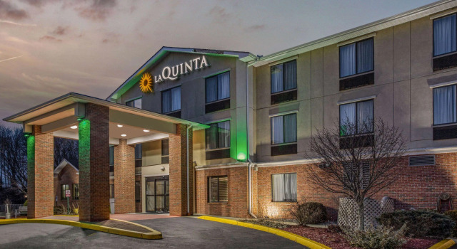 Holiday Inn Express Plainfield, Varaa Hotelli Hotellit New England uima-altaalla, Uima-allas