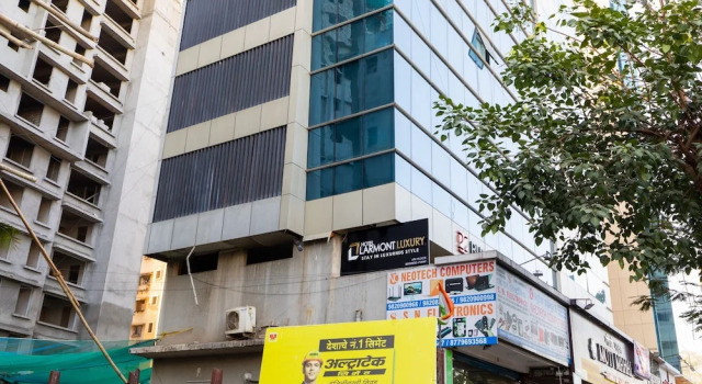 Hotel Larmont Luxury, Забронировать Отель Мумбай Mumbai Region, рядом с S. P. Jain Institute of Management and Research
