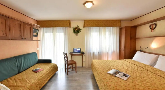 Трёхместный номер Standard с балконом Hotel Bijou