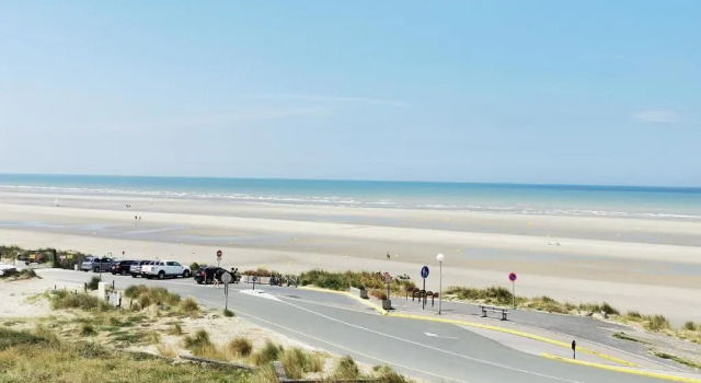 Апартаменты Appartement Vue Mer au pied de la plage de Merlimont