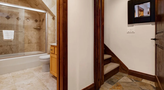 Abode in the Village, Забронировать Отель Отели Парк-Сити с парковкой, рядом с Горнолыжный подъемник First Time Lift, Парковка