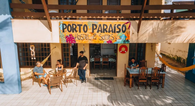 Кровать в общем номере (женский номер) Porto Paraiso Hostel
