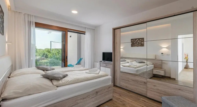 Cozy Home In Cervar With Sauna, Забронировать Отель Отели Пореч 4 звезды, 4*