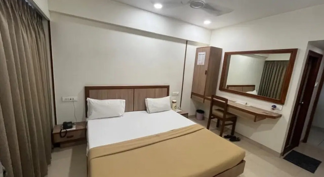 Hotel Golden Plaza, Rezervovat Hotel Hotely v Gujarat s parkováním, Parkování