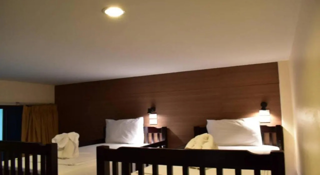 Кровать в общем номере The Wave Patong Boutique Hotel