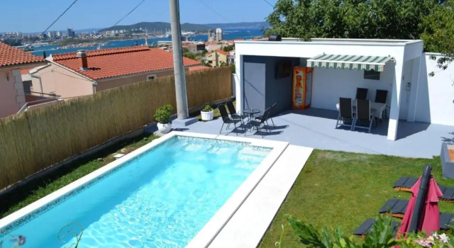 Апартаменты Deluxe 4 separate apartmens private pool 20people max