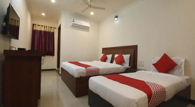 OYO 14726 Hotel Vaishnavi park, Varaa Hotelli Edulliset hotellit kohteessa Telangana