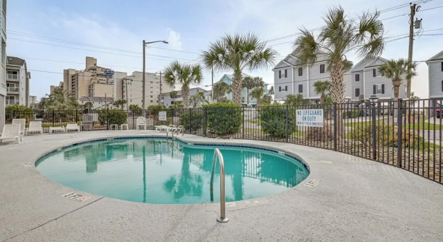 Walk to Beach: Condo w/ Balcony in Murrells Inlet!