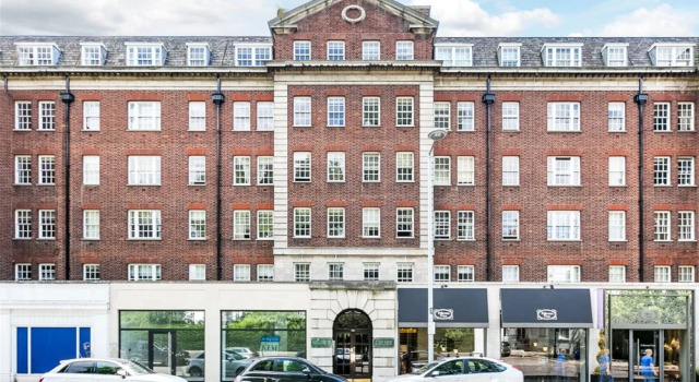 Modern 2 Bedroom South Kensington Flat, Забронировать Отель Кенсингтон и Челси Лондон, рядом с Здание «Мишлен Хауз»