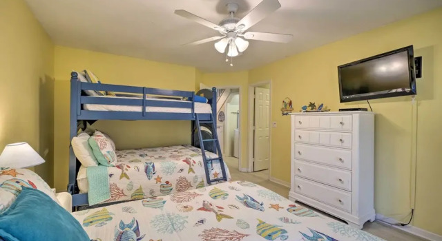 Апартаменты Coastal Home w/ Community Pool < 2 Miles to Beach!