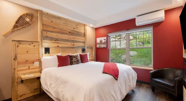 Solitude Elk Room 101 - Estes Park 1 Bedroom Studio by RedAwning, Забронировать Апартаменты/квартира Отели Эстес-Парк с парковкой, рядом с Lake Estes, Парковка