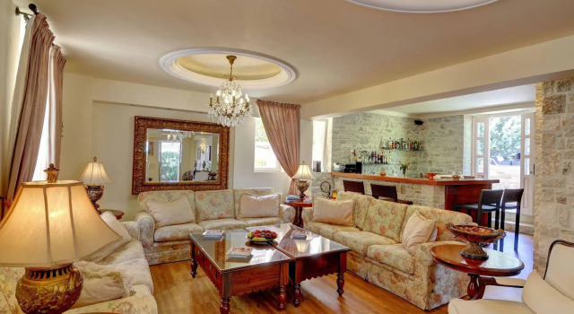 Korina Gallery Hotel
