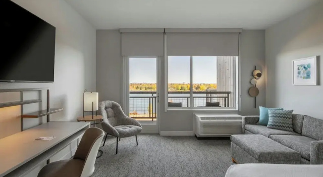 Двухместная студия с балконом и с видом на реку Towneplace Suites By Marriott Great Falls