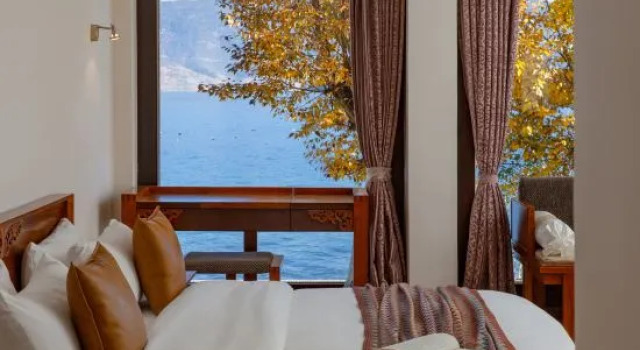 Люкс с видом на озеро Jinshangju Inn