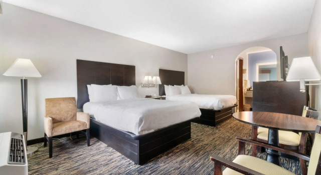 Четырёхместный номер Standard Quality Inn Adairsville-Calhoun South