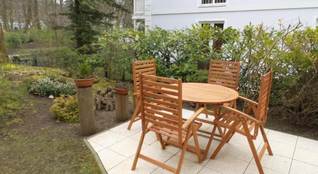 Апартаменты strandnahe FeWo mit 2 Schlafzimmern und Terrasse, Villa am Kurpark, Binz